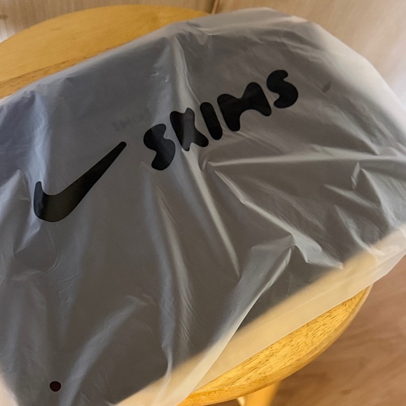 SKIMS + NIKE Vintage seamless mock neck longline bra color phoenix 🤎 BNWT - Picture 9 of 9